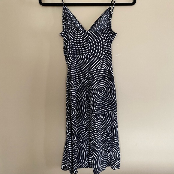 Le Chateau Form Fitting Midi Dress - Picture 5 of 7